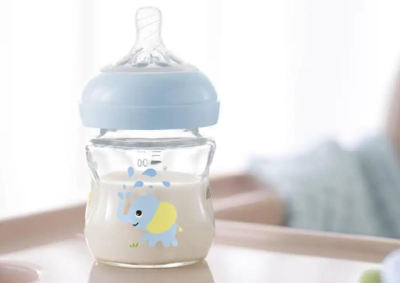 南通助孕宝宝花费-选择婴儿奶瓶的指南： 10大婴儿奶瓶品牌评测，帮助妈妈们不踩雷(图1)
